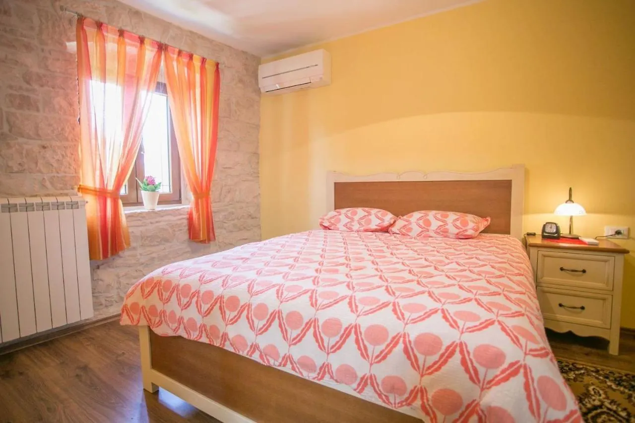 Rustic Villa Casa Mendula With Grill In Tinjan Srbinjak 0*,  Croatia