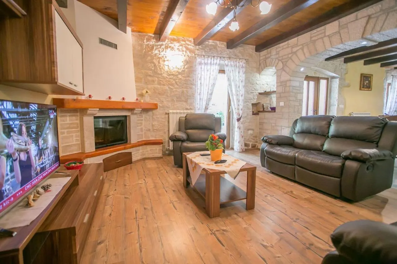 Rustic Villa Casa Mendula With Grill In Tinjan Srbinjak